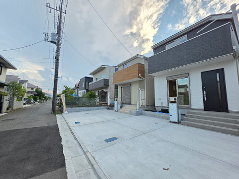 駐車スペースを確保した住まい。お車をお持ちのご家庭にも嬉しい設計となっています。