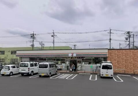 セブンイレブン日野万願寺6丁目店まで約614m