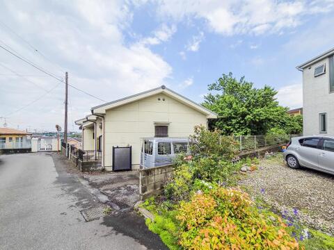 閑静な住宅街に位置するからこその落ち着いた眺望。窓の外に広がる穏やかな街並みが、日々の暮らしに静かな安らぎをもたらします。