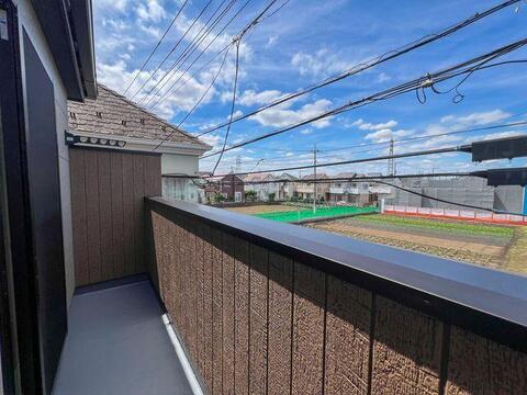 周辺に高い建物がないため遮るものがなく、心地よい光と風をダイレクトに感じられます。