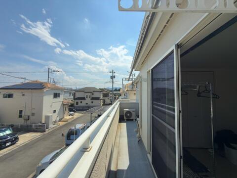 陽当たり良好のバルコニー。洗濯物もよく乾きます。