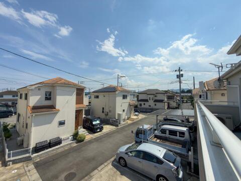 開放感ある眺望が魅力。青空が広がる爽快な景色です。