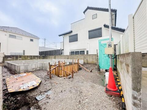 敷地内に駐車スペースを確保。日々のお買い物やお子様の送り迎え、休日のお出かけなど、車を利用されるご家庭にも便利です。