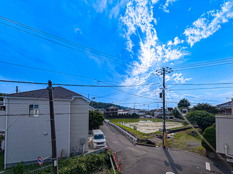 眺望の良いバルコニーは、開放感ある屋外スペースとして日常に彩りを添えます。採光も良好で洗濯物が乾きやすく、快適な住まいをサポートします。