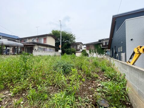 建物が建つ前の今だからこそ、実際の敷地の広さや、周囲の建物との間隔、開放感を遮るものがない陽当たりの良さをリアルに体感できます