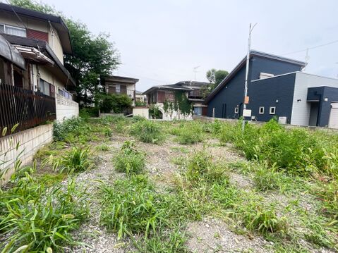 スタイリッシュな新築一戸建てが誕生予定のゆとりある分譲宅地。周囲は高い建物がなく陽当たり・通風ともに良好で、理想のマイホームの着工を控えた期待の好立地です。