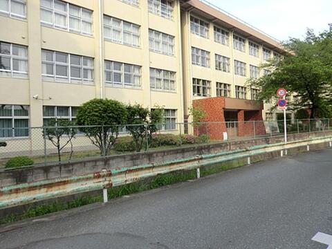 昭島市立多摩辺中学校まで約668m