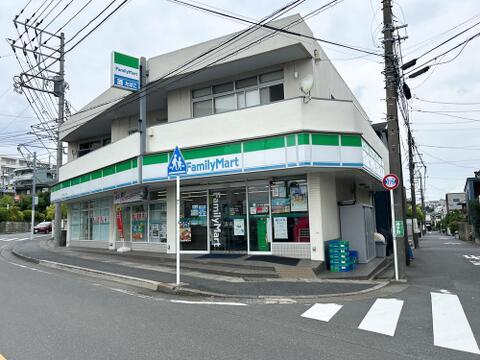 ファミリーマート 百合丘三丁目店まで約1300m