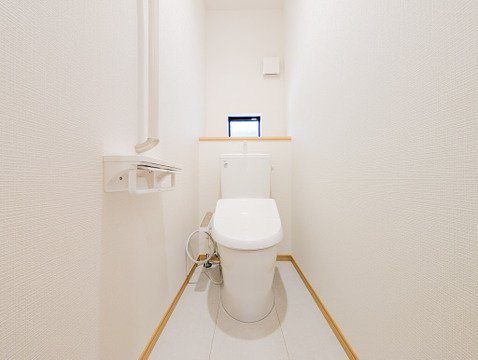 奥の小窓からの自然光も心地よく安らぎの空間となっております。