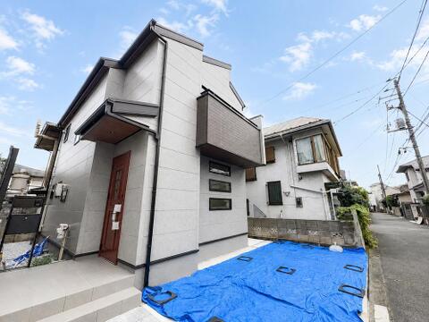最寄り駅まで徒歩10分以内の使いやすい立地。無理なく歩いて駅にアクセスできる距離感は、毎日の通勤・通学を快適にし、日常生活の利便性を高めます。