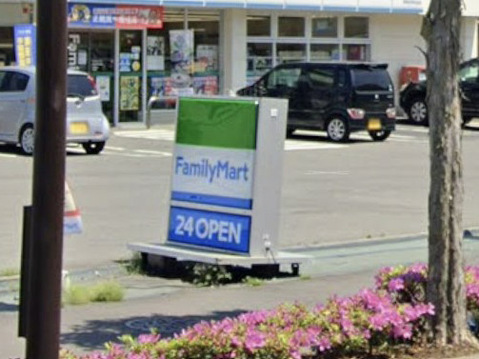 ファミリーマート青梅吉野街道店 300m