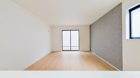 キッチンからまっすぐ外へと視線が抜ける開放的な設計。リビングの家族と繋がれるキッチンです。