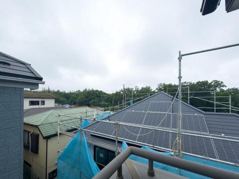 周囲の緑豊かな住環境で、家族の未来を育む新しい暮らしが始まります。