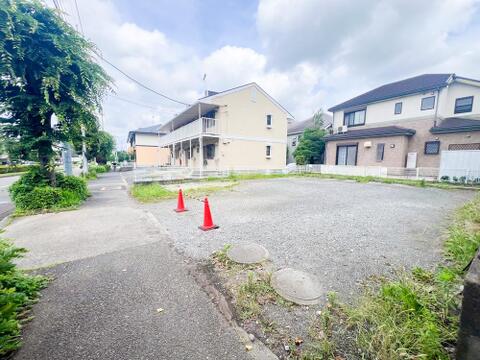 現地(2026年07月)撮影:徒歩圏内にスーパーがある便利な立地です。日常の買い物がしやすく、食品や日用品の購入に手間がかかりません。生活の利便性が高い住環境です。