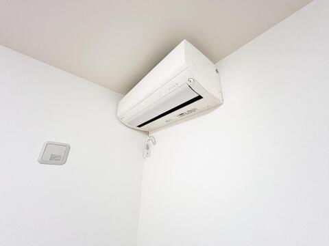 エアコンが設置済みのため、入居後すぐに快適な環境で過ごせる住まいです。季節を問わず心地よい温度を保て、家族みんながリラックスできる空間が整っています。