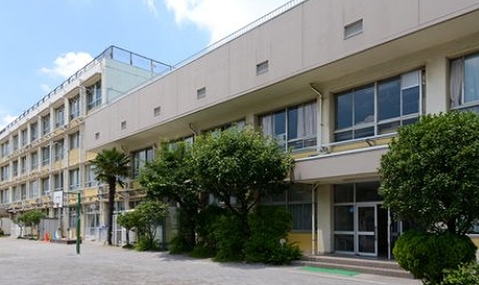 三鷹市立羽沢小学校 792m