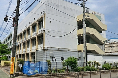 三鷹市立第七中学校 1900m