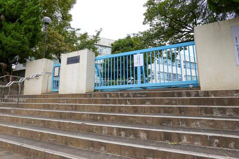 町田市立鶴川第四小学校まで約900m