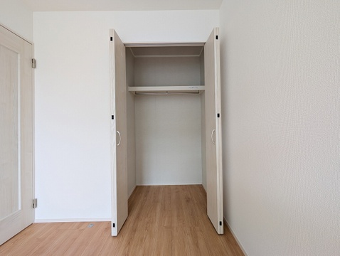 バルコニーから洗濯物を取り込んで、そのままクローゼットにしまうことが出来ます。