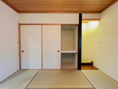 急な来客時、ご両親の宿泊の場所として、またリビングに隣接していますので、小さなお子様のお昼寝・遊び場や家事の場所としても活躍致します。和風テイストで仕上げる家具のコーディネイトも楽しみですね