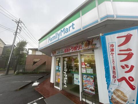 ファミリーマートまで約140m