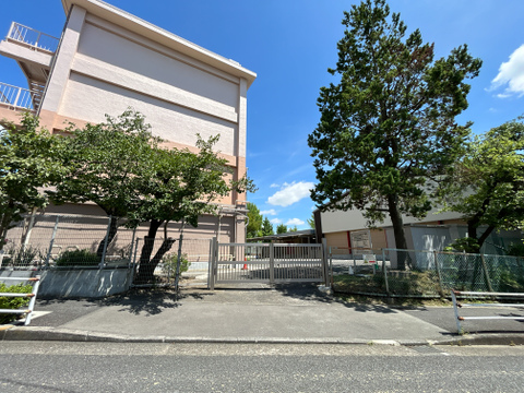 南百合丘小学校まで約700m