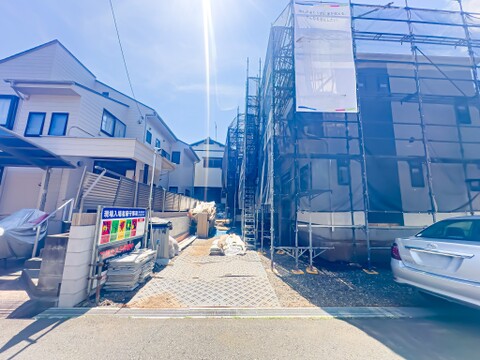カースペースを2台分ご用意しております(車種による)。お仕事用とプライベート用を使い分けることができます。2026/7/19撮影