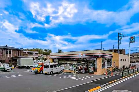 セブンイレブン八王子館町店まで約698m