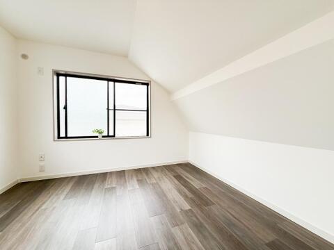 内装を一新した心地よい私室。心身ともに寛げる落ち着いた空間。