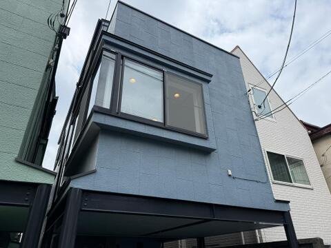 清潔感あふれる外壁塗装済み。美しく生まれ変わった綺麗な外観。