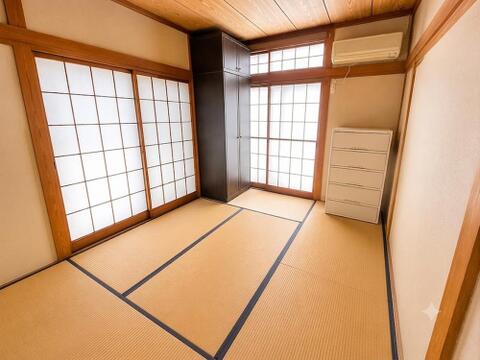 障子越しにやわらかな光が届く6帖和室。畳の香りに包まれ、客間やファミリーの憩いの場として活躍。「家具けし等はCGで行っています」
