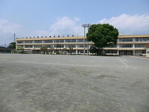 あきる野市立東秋留小学校まで約450m