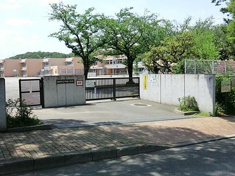 稲城市立平尾小学校まで約782m