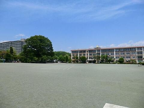 八王子市立上壱分方小学校まで約494m