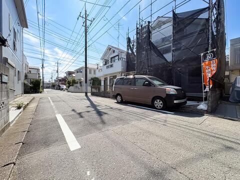周囲に遮るものがなく開放感のあるロケーション。陽当り・通風ともに良好な住環境です。