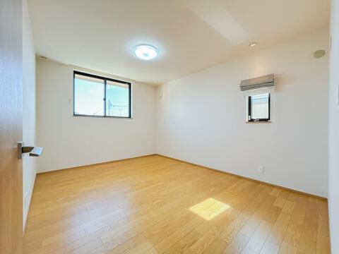 心と体をゆったりと安らげる主寝室。一日の疲れを癒すだけでなく、落ち着ける空間です。
