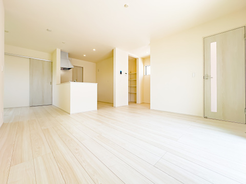 住まいには気付きがあり、住まうごとに様々な角度から違う顔を見せてくれます。新生活は小さな発見の連続です。2026/8/24撮影