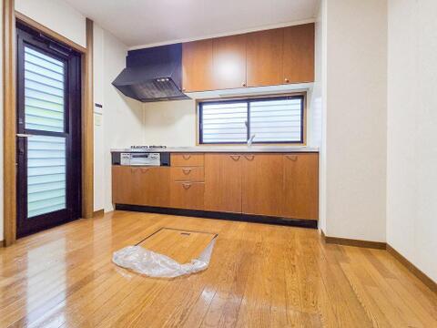 現状の写真ですが、これからリフォームが施されて新しい魅力が引き出される予定です。住まいがどのように生まれ変わるか、理想の住環境が実現する過程をぜひご期待ください。