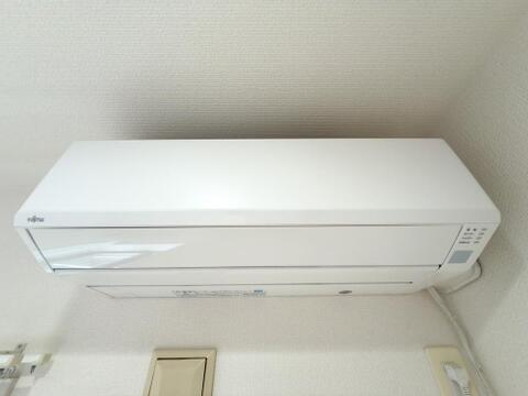 エアコン設置済み。新生活を始める際の初期費用を抑えられるのも嬉しいポイントです。