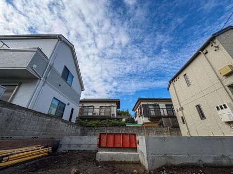 2026年11月完成予定。木造2階建「3LDK」の住まい。中央線「国分寺」駅まで徒歩19分の立地です。