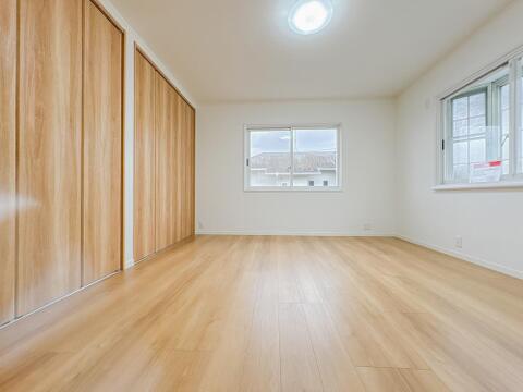 住まう方でカスタマイズしていただけるシンプルなデザインの内装。ご自身で素敵な空間を創り上げられます。