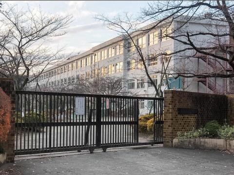 八王子市立長房中学校まで約650m