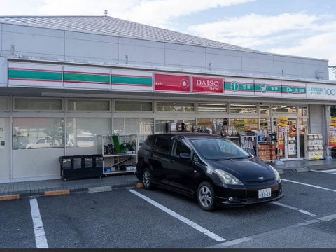 ローソンストア100元八王子町店まで1367m