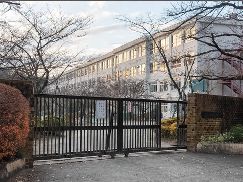 八王子市立長房小学校まで1012m