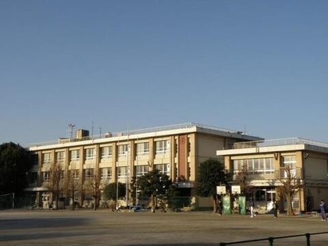 川崎市立登戸小学校まで約600m