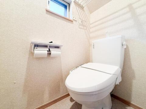 各フロアにトイレを設置した間取りは、家族が多い朝の時間も動線が分散できる使い勝手の良い設計です。毎日の暮らしをいつでも快適かつスムーズにサポートします。