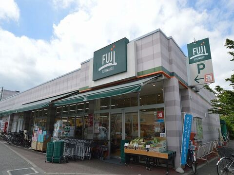 Fuji百草園店まで約947m
