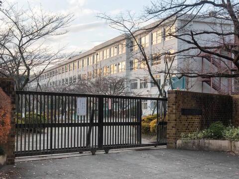 八王子市立長房中学校まで約2412m