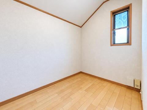 リフォーム前の状態ですが、ここからさらに美しく生まれ変わる予定です。(本写真は室内の家具、残置物をCGで消去した加工画像です。現況とは異なります)