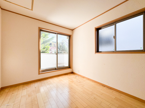 明るく採光が取れた洋室はご家族それぞれのプライベート空間。どんなお部屋にしようか・・・嬉しい悩みですね。